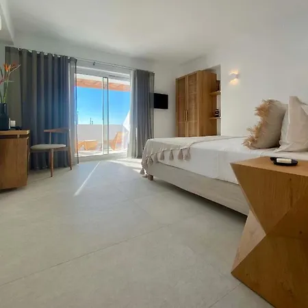 Calistus Mykonos *